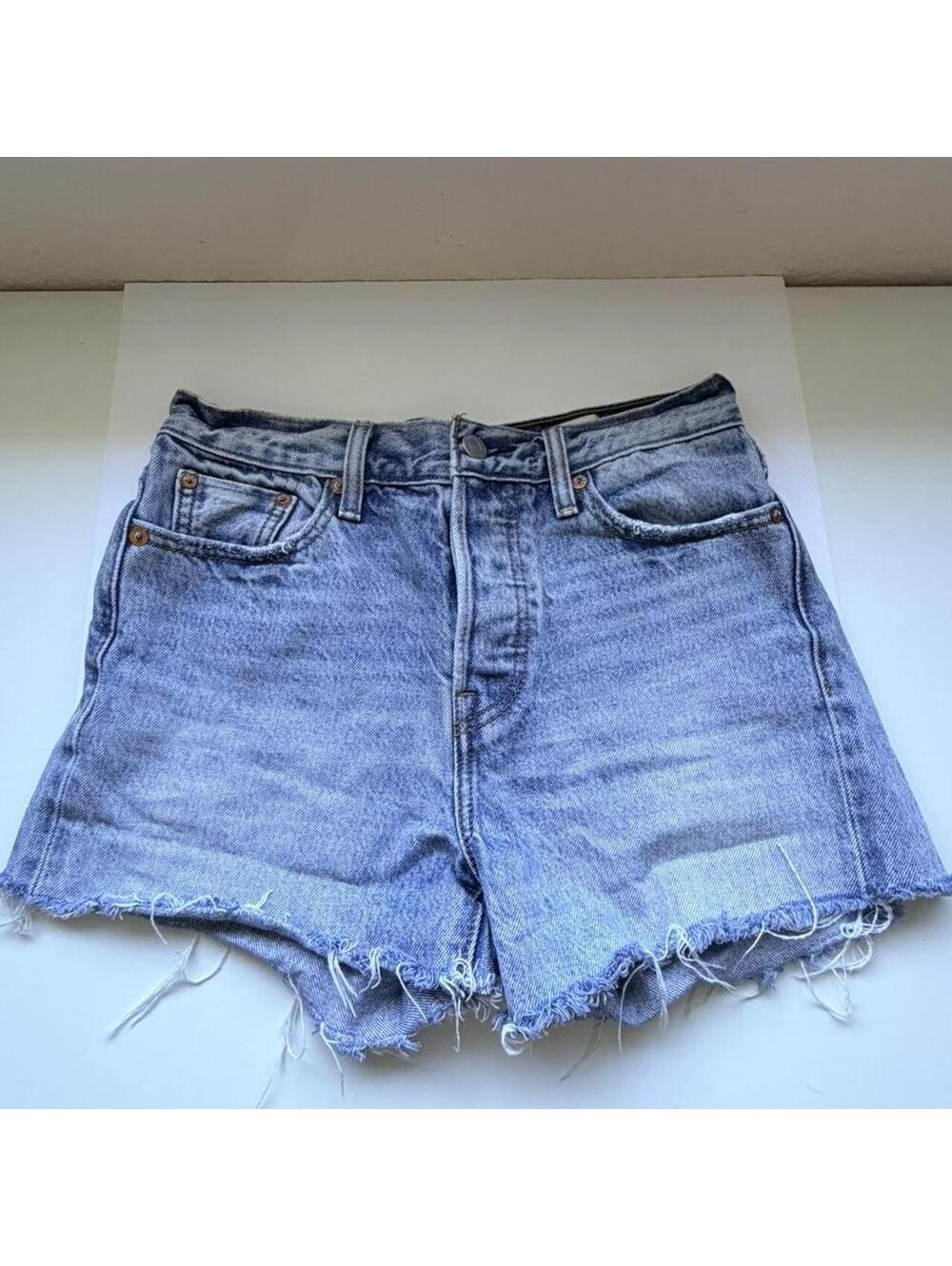 Levi’s 501 Original Cut Off Shorts White Oak Cone Denim Light Wash High Rise W26